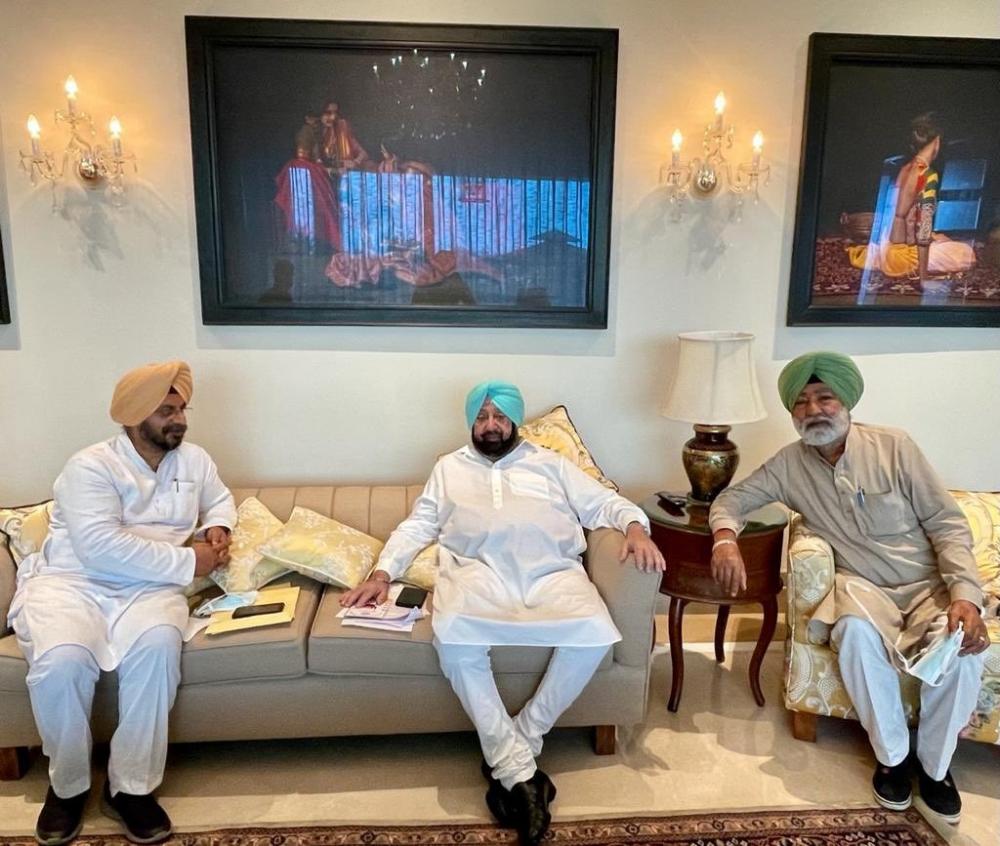The Weekend Leader - Finally, Amarinder agrees to attend Sidhus coronation